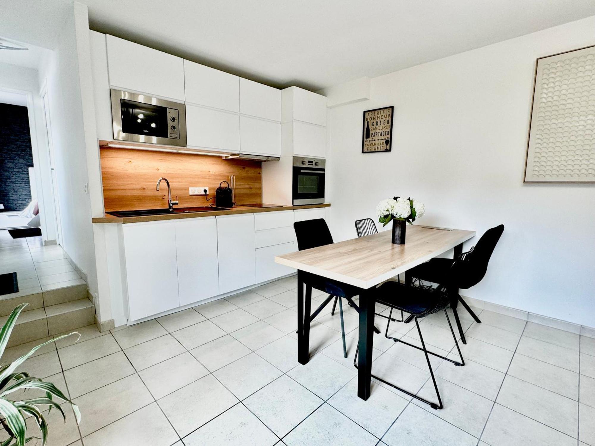 Le Cubry : Appart Hyper-Centre Avec Une Place De Parking Epernay Exterior photo